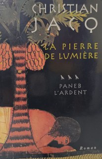Couverture de LA PIERRE DE LUMIERE